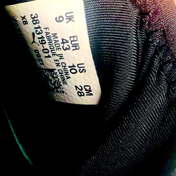 Puma Black & Gray  Axelion Cross Training Men
size 9 - Picture 5 of 9